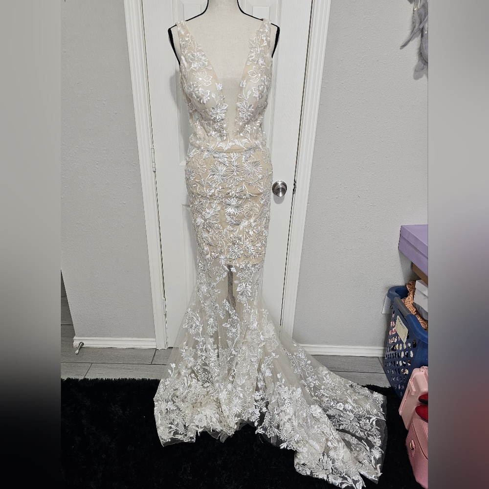 Applique flower wedding dress